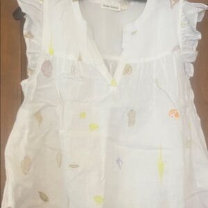 Roller Rabbit White Top with Subtle Accents